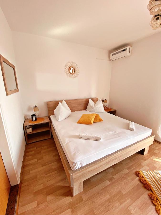 The Manzoni Family 5 Hotel Punat Buitenkant foto