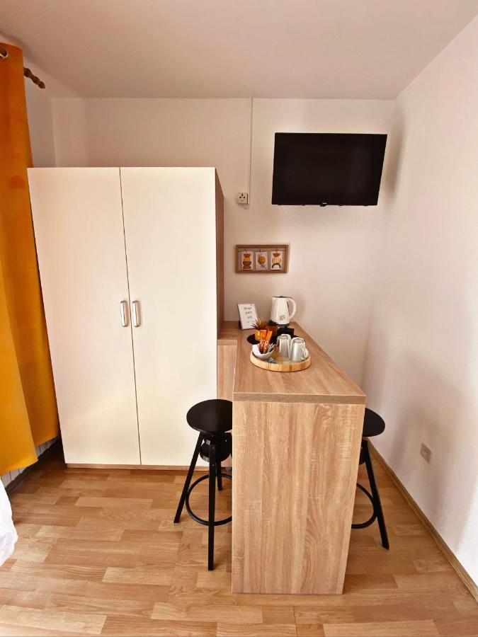 The Manzoni Family 5 Hotel Punat Buitenkant foto